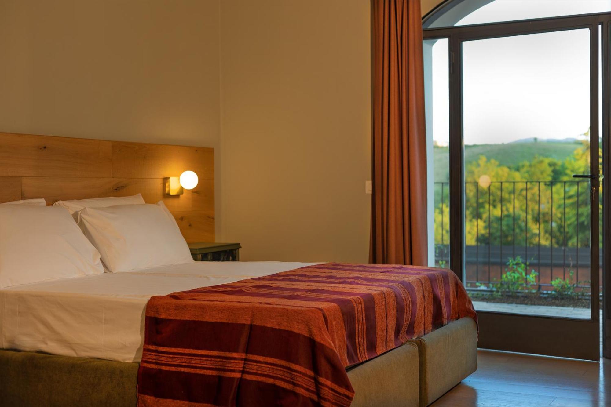 Luce Boutique Hotel Fortunago Exterior foto